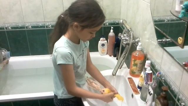 Как помыть волосы кукле смотреть онлайн