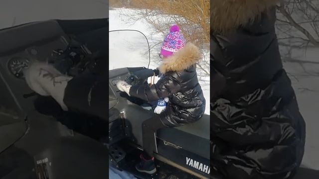 На снегоходе в 8 лет Элина 2 смотреть онлайн