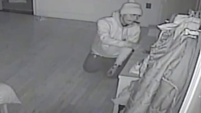 РОДИТЕЛИ УСТАНОВИЛИ ВИДЕОКАМЕРУ В ДЕТСКУЮ КОМНАТУ, ВОТ ЧТО ОНИ УВИДЕЛИ! смотреть онлайн