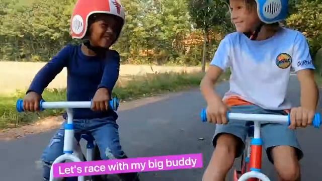 Детский беговел с ручкой Chillafish Charlie смотреть онлайн