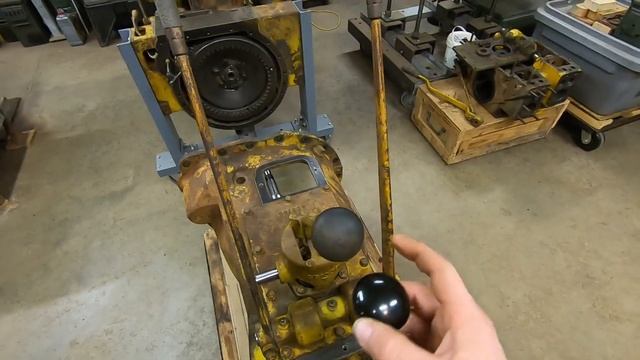 Caterpillar D2 #5J1113 Chassis Rebuild Ep.18: Saved The Shift Knob & Main Clutch Installed смотреть онлайн