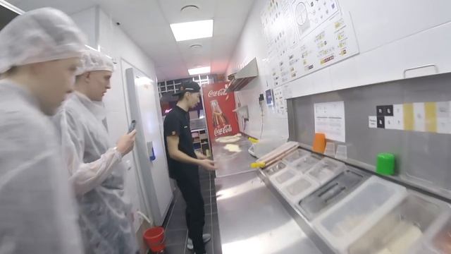 ВЛОГ: ГЛАВНЫЙ ОФИС ДОДО | СДЕЛАЛ САМ СВОЮ ПИЦЦУ смотреть онлайн