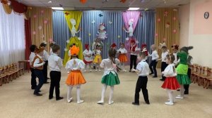 Игра "Бабушкины носки" на утреннике 8 марта в подготовительной к школе группе