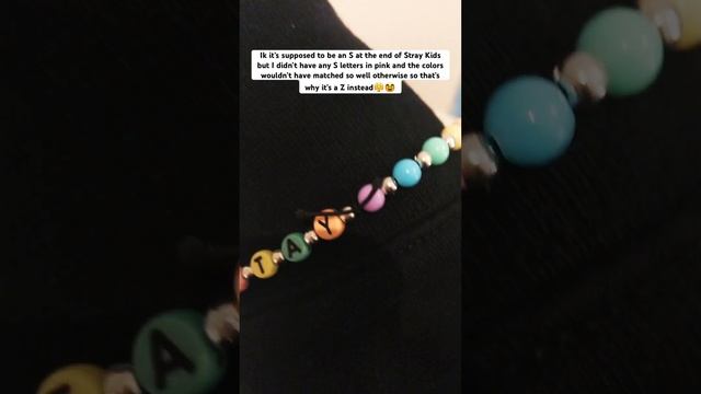 Y’all I made a Stray Kids bracelet смотреть онлайн