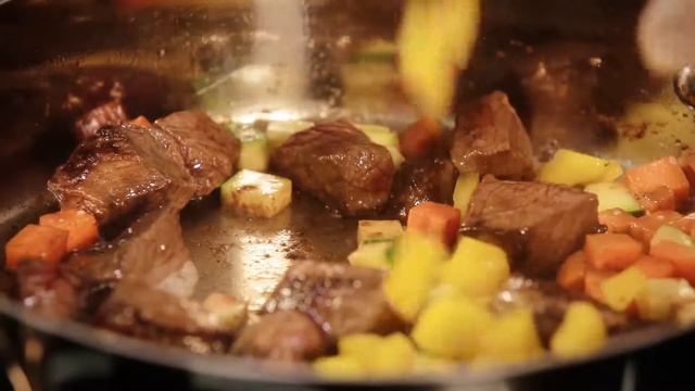 Говядина тушеная в томатном соусе смотреть онлайн