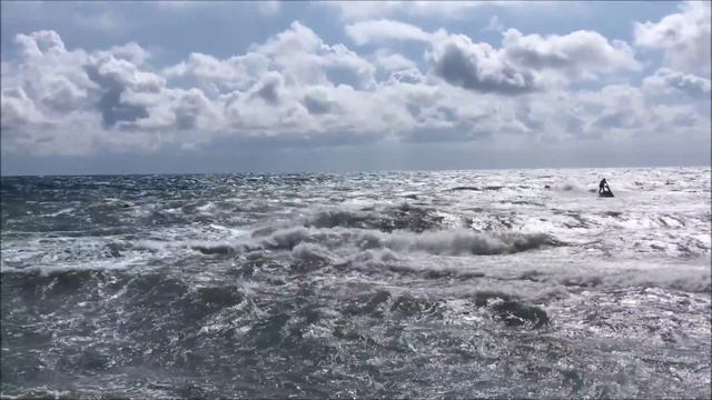 Аквабайки в кипящей воде и девушки. JetCamp 2017 смотреть онлайн