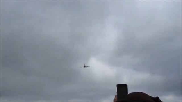 Ту-22М3 ВКС России с подвешенной сверхзвуковой крылатой ракетой Х-22.. смотреть онлайн