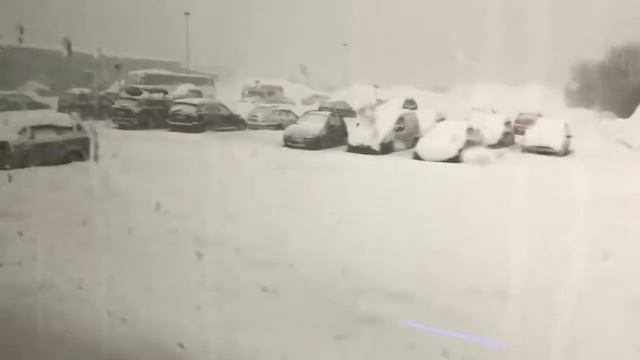 Flybussen At Tromsø airport to the city on a snow day смотреть онлайн