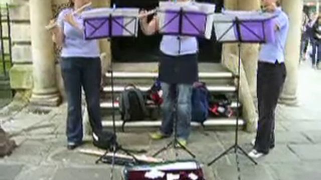 Reading University Flute Trio: Mozart Menuetto смотреть онлайн