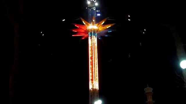 Аттракцион цепи ночной Парк Горького в Харькове Chain attraction night Gorky Park Kharkov смотреть онлайн