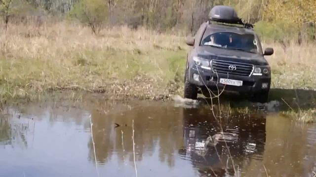 Toyota Landcruiser 200 на бездорожье