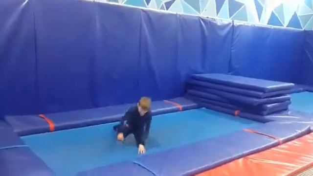 В батутном центре ,,Воздух"? смотреть онлайн