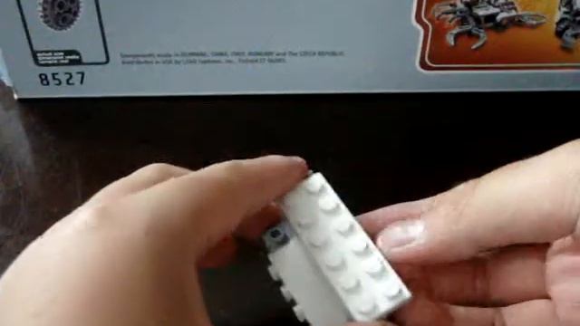 LEGO mini piano with a chair смотреть онлайн