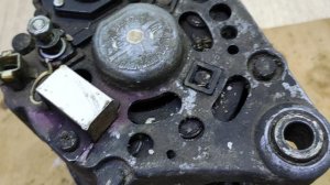 Генератор на ВАЗ 21074  установлен с завода  312.3701 14в 55А