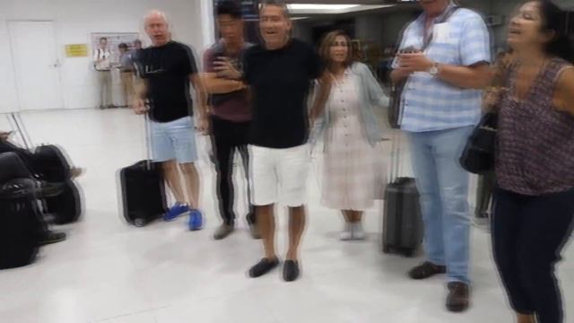 Русские в Аэропорту Лаоса!! Задержали рейс!! Баян - Андрей Данской смотреть онлайн