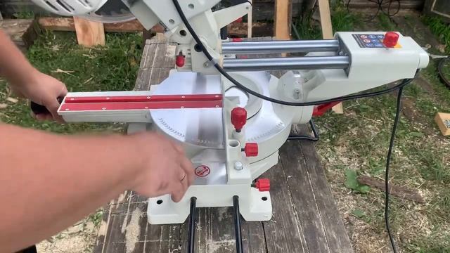 Обзор торцовочный пилы марки JET JSMS-10L 10000826M смотреть онлайн