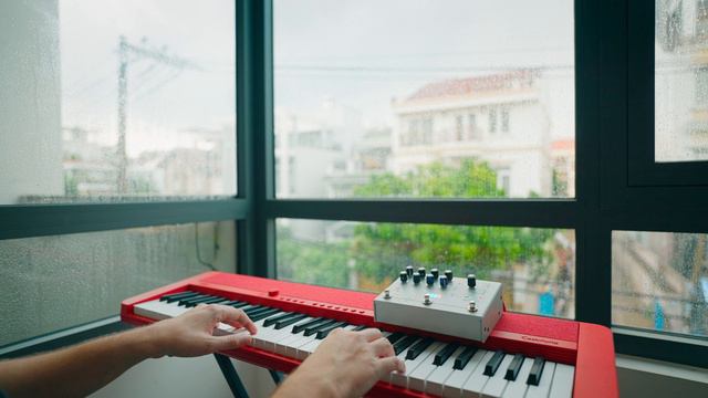 Hologram Microcosm & Casio CT-S1 // Enjoying the Rain смотреть онлайн