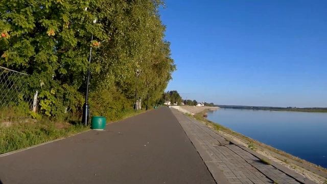 Набережная города Великий Устюг. Embankment of the city of Veliky Ustyug. смотреть онлайн