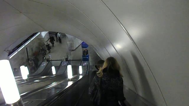 метро адмиралтейская.102 метра под землей.. peterburg metro AVI смотреть онлайн