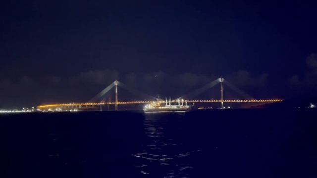 Владивосток зажигает огни. Мосты Владивостока. Морская прогулка. Часть третья.