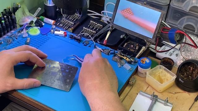 Как накатать шары на BGA микросхему паяльной пастой смотреть онлайн