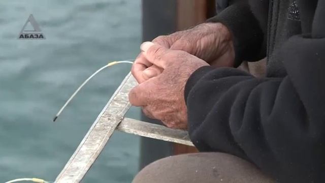 Рыбаки на сухумском пирсе смотреть онлайн