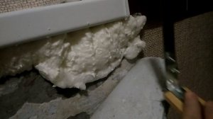 Как обрезать ножом монтажную пену-лайфхак.ч.1