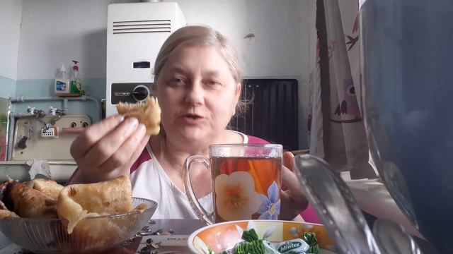 МУКБАНГ MUKBANG БЛИНЧИКИ С МЯСОМ МАСЛЕНИЦА СЕВКА И БАБКИНЫ КОЛЕНИ БОЛТАЛКА смотреть онлайн