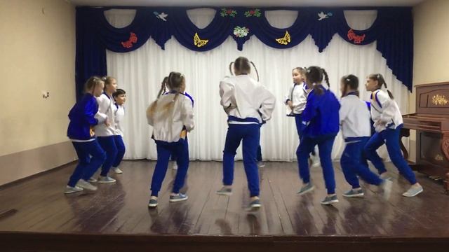 Хореографический коллектив "Позитив" номер "Маленькая банда" смотреть онлайн