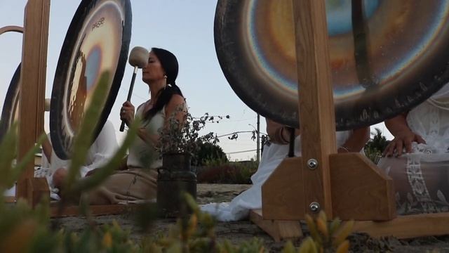 THE ORACLES OF ORACLE GONG смотреть онлайн