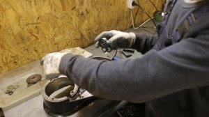 СНЕГОХОД БУРАН. Замена подшипников крыльчатки охлаждения ,  натяжение ремня!!!!