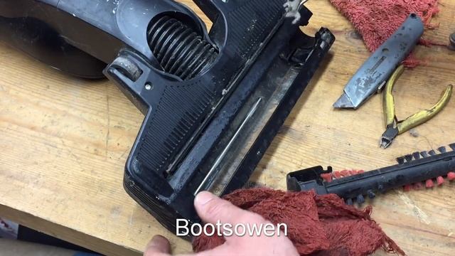How to clean the brush head on a Bosch Athlet 25.2 V vacuum cleaner смотреть онлайн