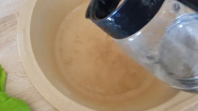 КАК УКСУС ИДЕАЛЬНО ОТМЫВАЕТ ЛЮБЫЕ ЧАЙНИКИ ОТ НАКИПИ И ЖЁЛТОГО НАЛЁТА, ЧИСТИТ ФАРФОР И СТЕКЛО!?? смотреть онлайн