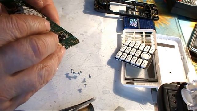 Разбираем и сушим телефон смотреть онлайн