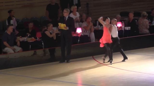 Leo & Emelie dancing Samba смотреть онлайн