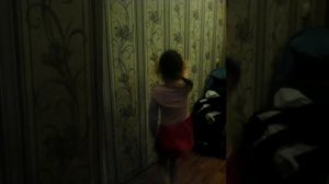 Маленькая девочка танцует тверк