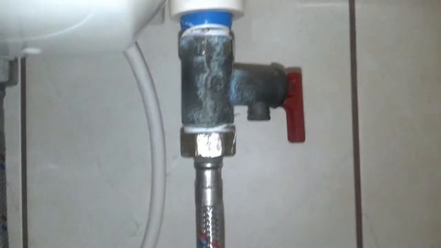 Как спустить воду из бойлера.Смотрите схему! смотреть онлайн