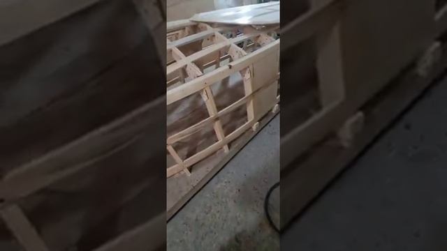 Пропитуем фанеру клеем для склейки бортов на лодке! смотреть онлайн