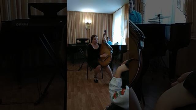 Моя учительница играет на бандуре смотреть онлайн