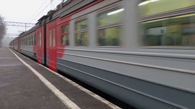 ЭД4М 0438 "Байкал" отправляется с ж/д станции "Гатчина Балтийская" смотреть онлайн