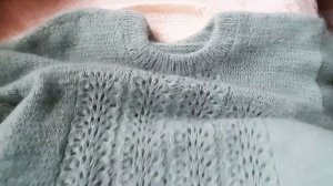 Свитер  из пуха норки спицами. Регланом сверху.