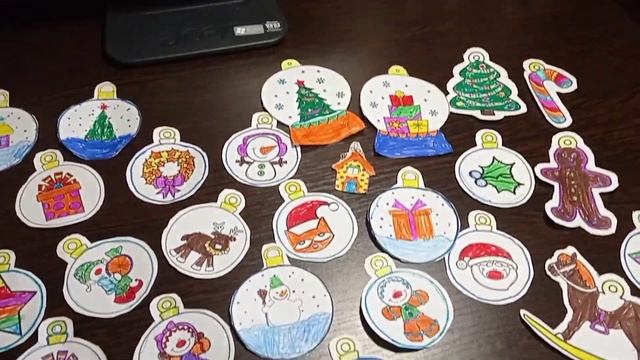 Новогодняя детская поделка из бумаги. Новогодние игрушки бумажные для ёлки. смотреть онлайн