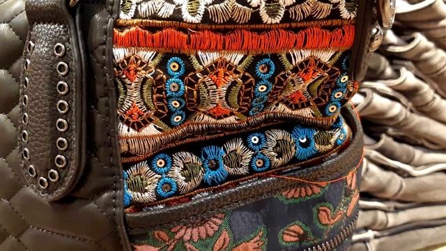 Prague. Обзор женской сумки от испанского бренда Desigual. Прага шоппинг (2) смотреть онлайн