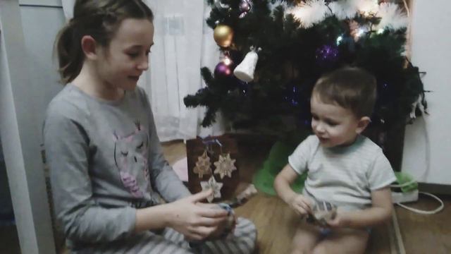 #ПОДАРКИ 🎁🎁 ОТ ДЕДА МОРОЗА 🎅открываем вместе со своим маленьким помощником 👶