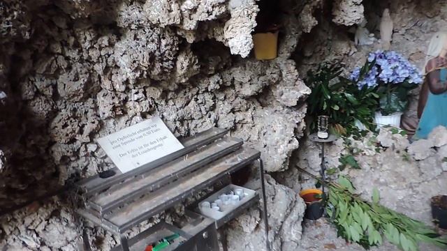 Bayern. Hirschbach. Бавария, Хиршбах, грот Lourdes Grotte