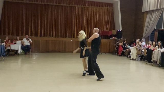 Huibrecht and Izak dancing a Rock and Roll...Huibrecht is 69 years old...age is just a number!??? смотреть онлайн