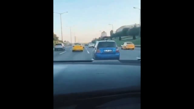 НА ВОЛОСКЕ! БЕЗУМНЫЕ ШАШКИ НА ДОРОГАХ. смотреть онлайн