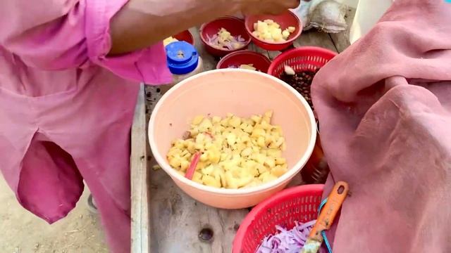 Hard working man selling aloo chana in village | aloo chana banana Ka tarika | Food Mood TG смотреть онлайн