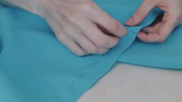 №2 – Платье с открытой спиной смотреть онлайн