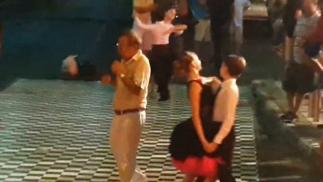 фестиваль танца в Бат Яме - дедушка отжигает смотреть онлайн